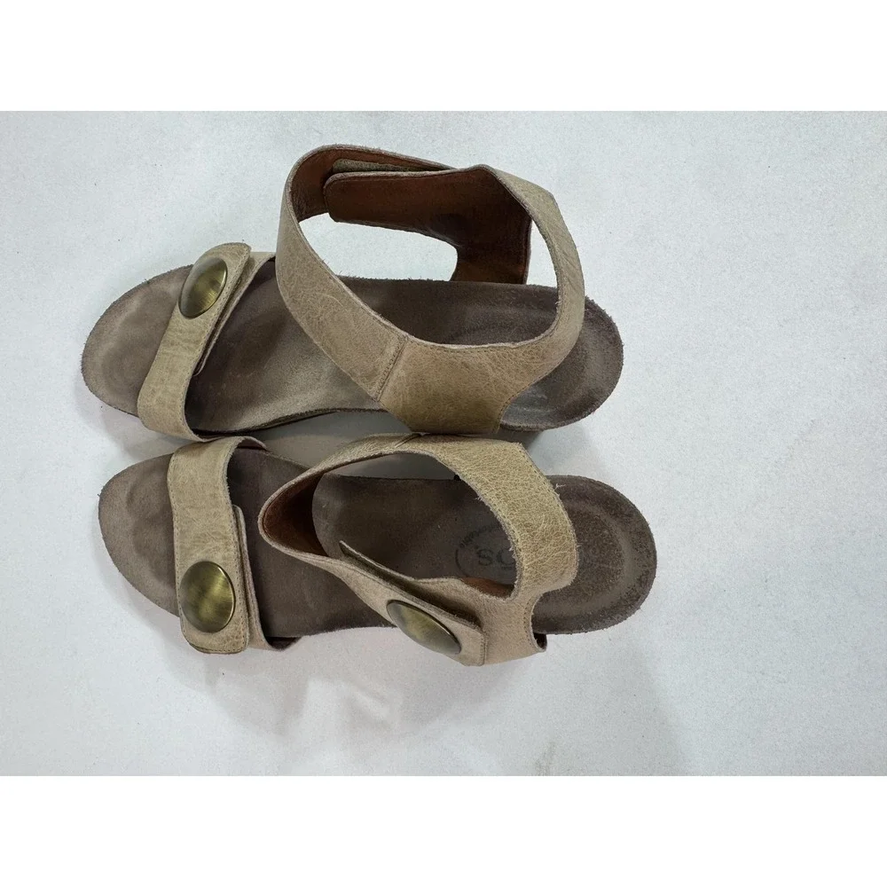 Taos Sandals Shoes Womens Size 10 Beige Leather Wedge Big Button Strap Comfort